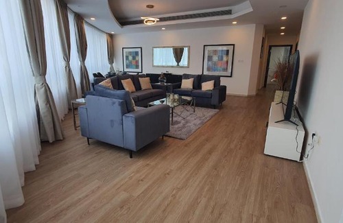 Dubai Marina Apartment | Luxury 4 bedroom apartment close to the beach