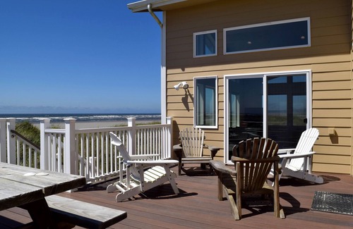 Moclips House | Luxury 4 bedroom beachfront Home Built 2013 with Hot Tub