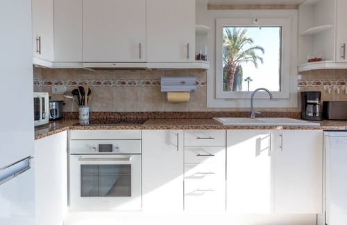 Calonge Villa | Luxury 4 Bedroom Villa With Heated Pool & Jacuzzi - Fantastic Sea Views
