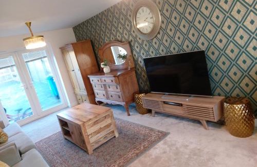 Birch Villa | Luxury 4 Bedrooms Detached House Free Multi Cars Parking - Easy Access To Mancheater City Football Ground - Manchester City Centre & Motorways