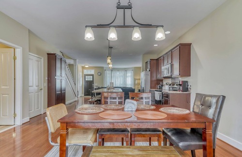 Downtown Rochester House | Luxury 4 Beds/3.5bath house with pool table