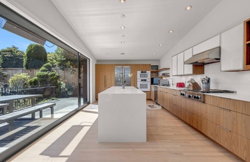 Southeast Magnolia House | Luxury 4000 sqft Home with Gym, Sauna, CityViews