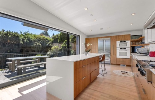 Southeast Magnolia House | Luxury 4000 sqft Home with Gym, Sauna, CityViews