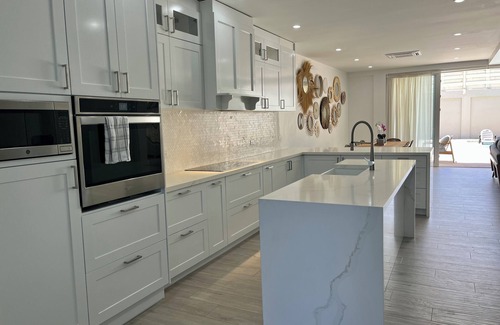 Malmok Villa | Luxury~4BR/BA~Private Pool~Ocean View~Just Steps to the Beach!
