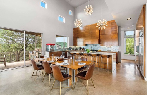 Dripping Springs House | Luxury 4BR Hilltop Retreat Hot Tub & Scenic Views