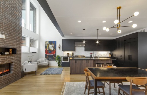 Villa Park House | Luxury 4BR Home Rooftop Fire Pit, Gourmet Kitchen, Downtown, Broncos, Red Rocks