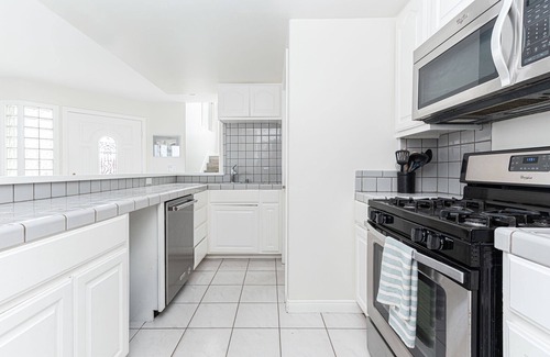 Santa Ana Heights Condo | Luxury 4BR Retreat | AC | Balcony & Rooftop Deck with Ocean Views!