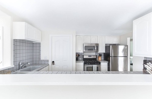 Santa Ana Heights Condo | Luxury 4BR Retreat | AC | Balcony & Rooftop Deck with Ocean Views!