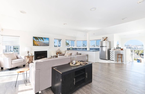 Santa Ana Heights Condo | Luxury 4BR Retreat | AC | Balcony & Rooftop Deck with Ocean Views!