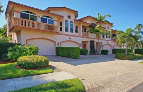 Old Naples Condo | Luxury 4BR Retreat in the Heart of Old Naples – Walk to Beach, 5th Ave & 3rd St