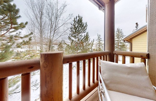 Canyon Links House | Luxury, 4BR with Large Hot Tub, Gourmet Kitchen, Great for Families