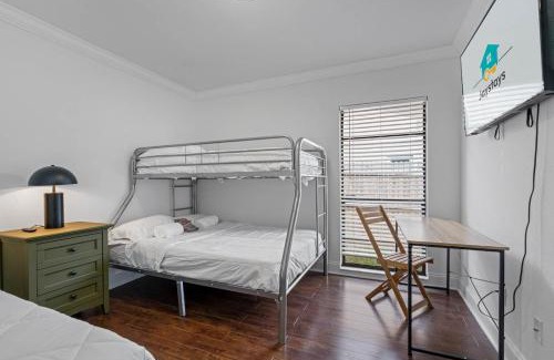 Temple Terrace House | Luxury 5 BDRM Home - Stunning Pool - Huge Backyard