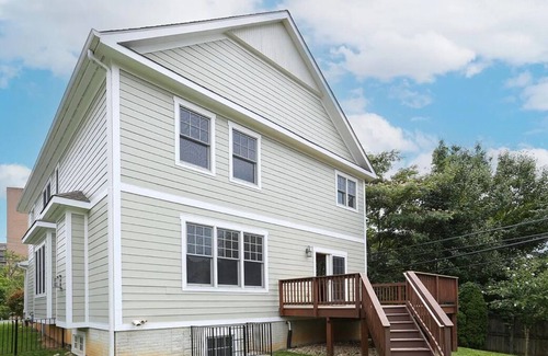 Aurora Highlands House | Luxury 5-bed 4.5 Bath house in Arlington. Walk to metro and Pentagon City Mall