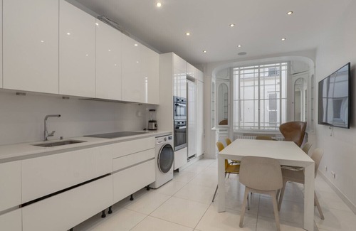 Chaillot Apartment | Luxury 5 Bed Residence - Opposite Arc de Triomphe