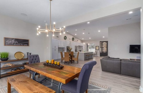 Fountain Hills House | Luxury 5 Bedroom Desert Retreat Sleeps 12 Hot Tub
