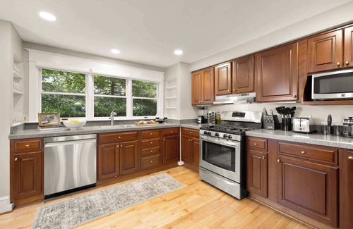 Ashton Heights House | Luxury 5-BR | Hot Tub | Game Room | Walk to Metro