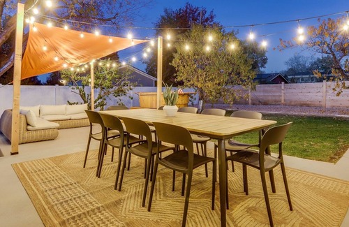 Barths House | Luxury 5 BR Retreat|10 min from DT Denver|Hot Tub