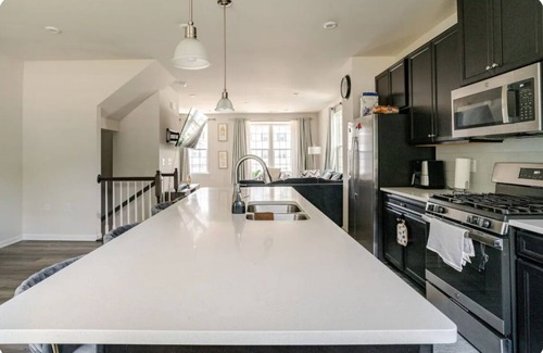 Northeast Raleigh House | Luxury 5 Star ~ 3 Bedroom Home in the Heart of RDU