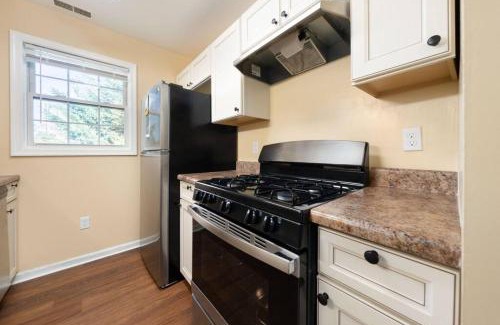 Newark Villa | Luxury 5 Star Home near NYC & Free Parking near EWR