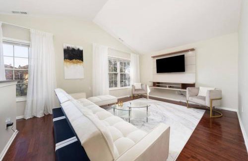 Newark Villa | Luxury 5 Star Home near NYC & Free Parking near EWR