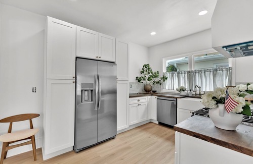 Wall House | Luxury 5BR - 1 Block from Beach