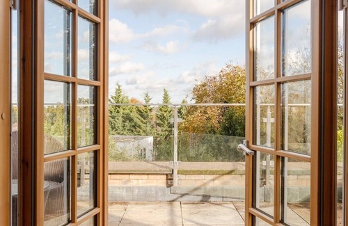 Hendon House | Luxury 5BR/4BR Garden/Cinema/Gym