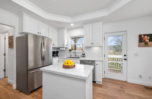 Atascadero House | Luxury 5BR Great Location Sleeps 15!