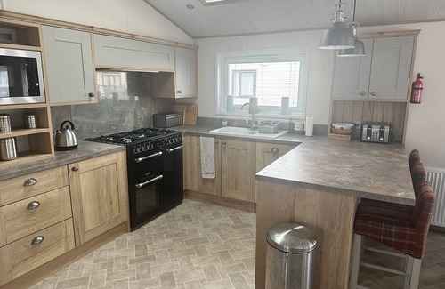 New Forest District Cabin | Luxury 6-8 Berth Lodge in the heart of the New Forest