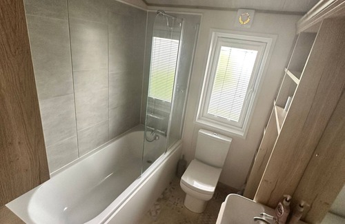 New Forest District Cabin | Luxury 6-8 Berth Lodge in the heart of the New Forest
