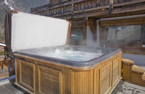 Chamonix-Mont-Blanc Ski Chalet | Luxury 6 bedroom chalet, spa, pool table, gym, walking distance to Chamonix