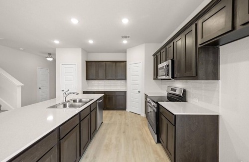 Denton House | Luxury 6-bedroom Villa near UNT & Medical City Denton