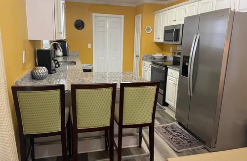 Ellendale House | Luxury 6 BR Home near Memphis Airport with Upscale Amenities.
