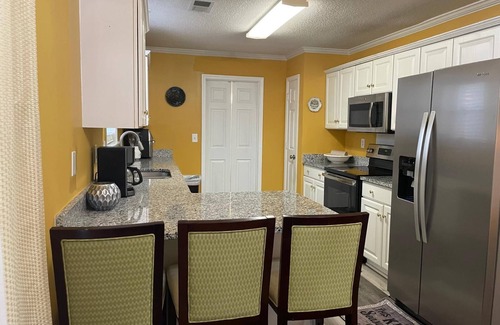 Ellendale House | Luxury 6 BR Home near Memphis Airport with Upscale Amenities.