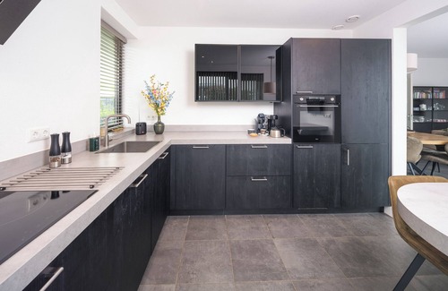 Zeewolde House | Luxury 6-person villa on the water. Including sun shower, canoe, sup board, beautiful garden and private jetty. Enjoy peace and comfort!