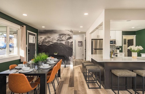 Alta Vista Area House | Luxury 6BR Home/Sleeps 14/HotTub, FirePit & Large Backyard/15 Mins to DEN