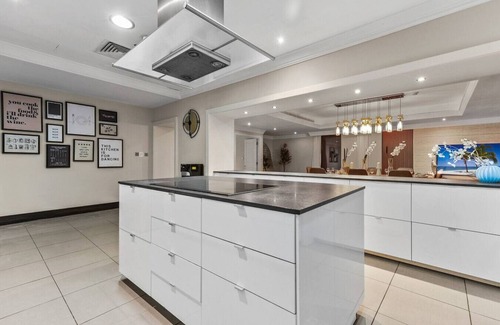 Dubai Marina Apartment | Luxury 6BR JBR Penthouse – Panoramic Sea Views, Steps to Marina Beach & The Walk