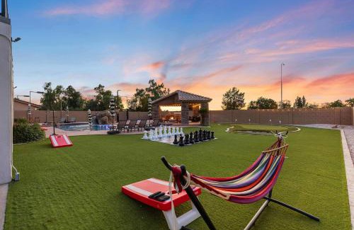 Mesa House | Luxury 6BR Retreat - Pool BBQ Theater and Games