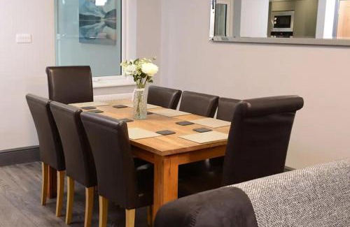 Southampton House | Luxury 8-bed 2 Bath Contractor Ready