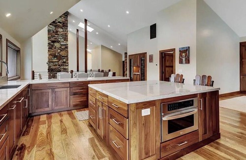 Penn Valley House | Luxury 85 acre Estate on private lake with Vinyard views