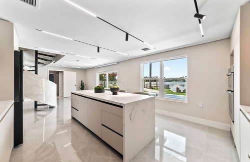 Miami Gardens House | Luxury 8BR Home w/Pool, Spa & Game Room Fun