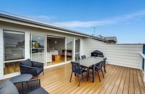 Middleton House | Luxury Accommodation Middleton with Stunning Ocean Views - sleeps 7