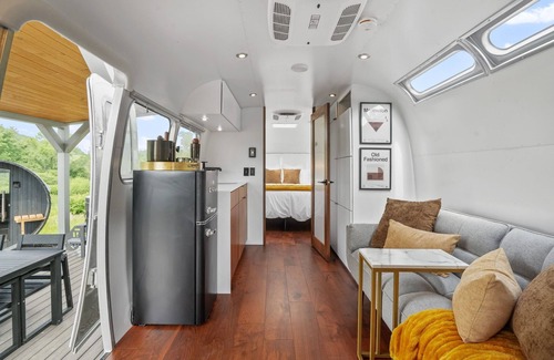 Rockbridge House | Luxury Airstream Glamping Manhattan Unit 1 of 6, On-Site Hiking, Sauna, Plunge
