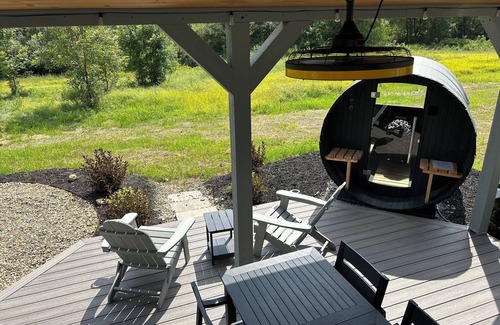 Rockbridge House | Luxury Airstream Glamping Parisian Unit 5 of 5, On-Site Hiking, Sauna
