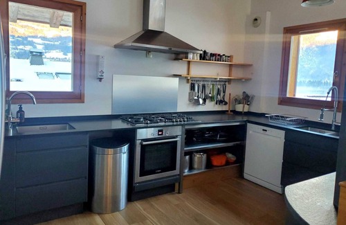 Morillon Ski Chalet | "Luxury Alpine Chalet with Hot Tub, Pool, Sauna & Stunning Mountain Views"