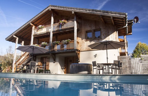 Morillon Ski Chalet | "Luxury Alpine Chalet with Hot Tub, Pool, Sauna & Stunning Mountain Views"