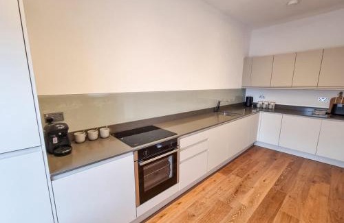 Trafford Apartment | Luxury Altrincham Apartment by City SuperHost