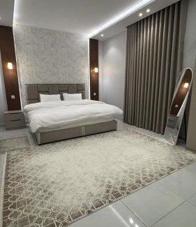 Hera Street Apartment | Luxury apartment, 3 bedrooms, living room, kitchen