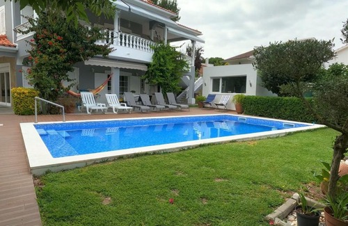 Corroios Apartment | Luxury Apartment 4 Bedrooms Pool in Marisol