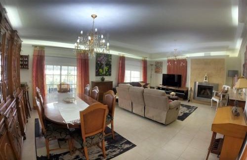 Corroios Apartment | Luxury Apartment 4 Bedrooms Pool in Marisol