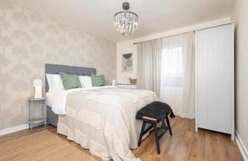 Birmingham Apartment | Luxury Apartment, Birmingham-Parking